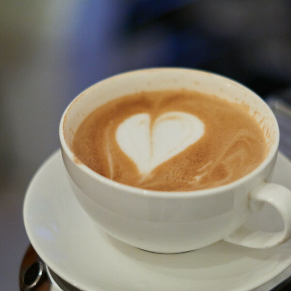 Endlich funktioniert es: Ein Cappuccino mit Herz