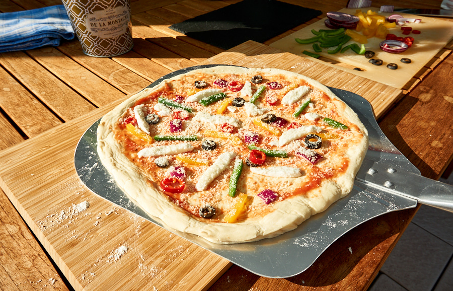 ᐅ So machst du krosse Italienische Pizza vom Pizzastein Grill