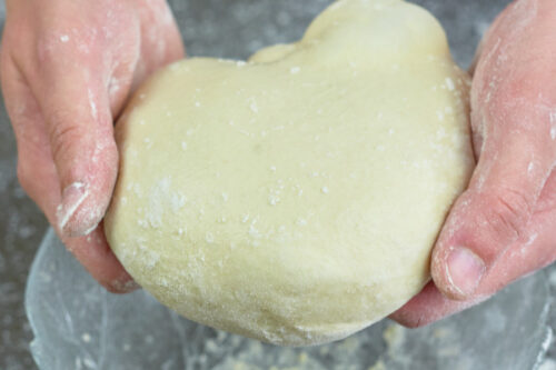 Pizzateig Zieht Sich Beim Ausrollen Wieder Zusammen Pizzateig ausrollen wie Italiener | Pizzateig einfach formen